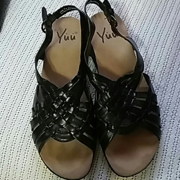 yuu Shoes - NWOT Black Sandals